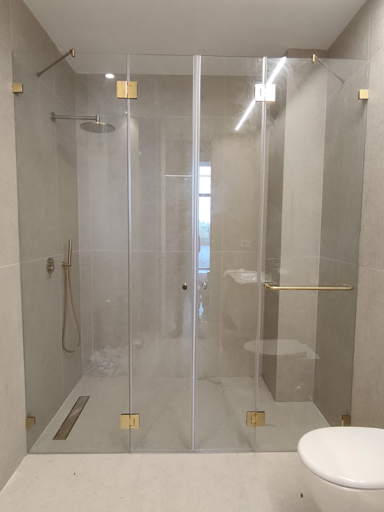 MTI-727 - דגם הראל - מקלחון חזיתי - שני קבועים ושתי דלתות – תמונה 6